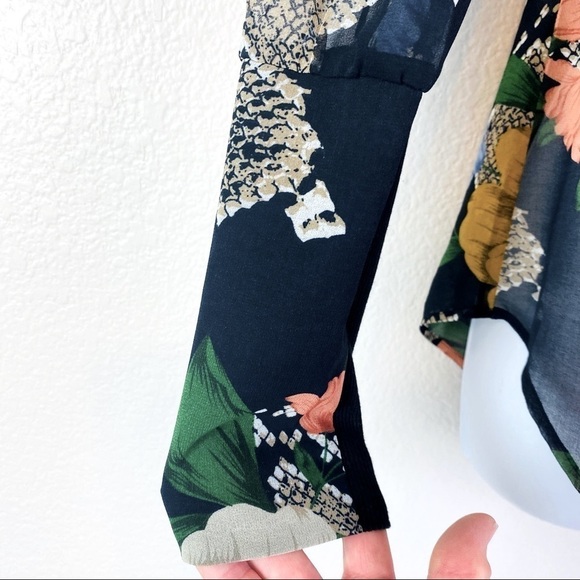 CAbi Snake Charmer Blouse Size M - Picture 10 of 14